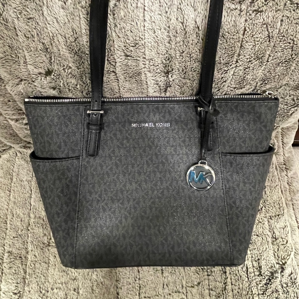 Michael Kors Jet Set Tote Bag